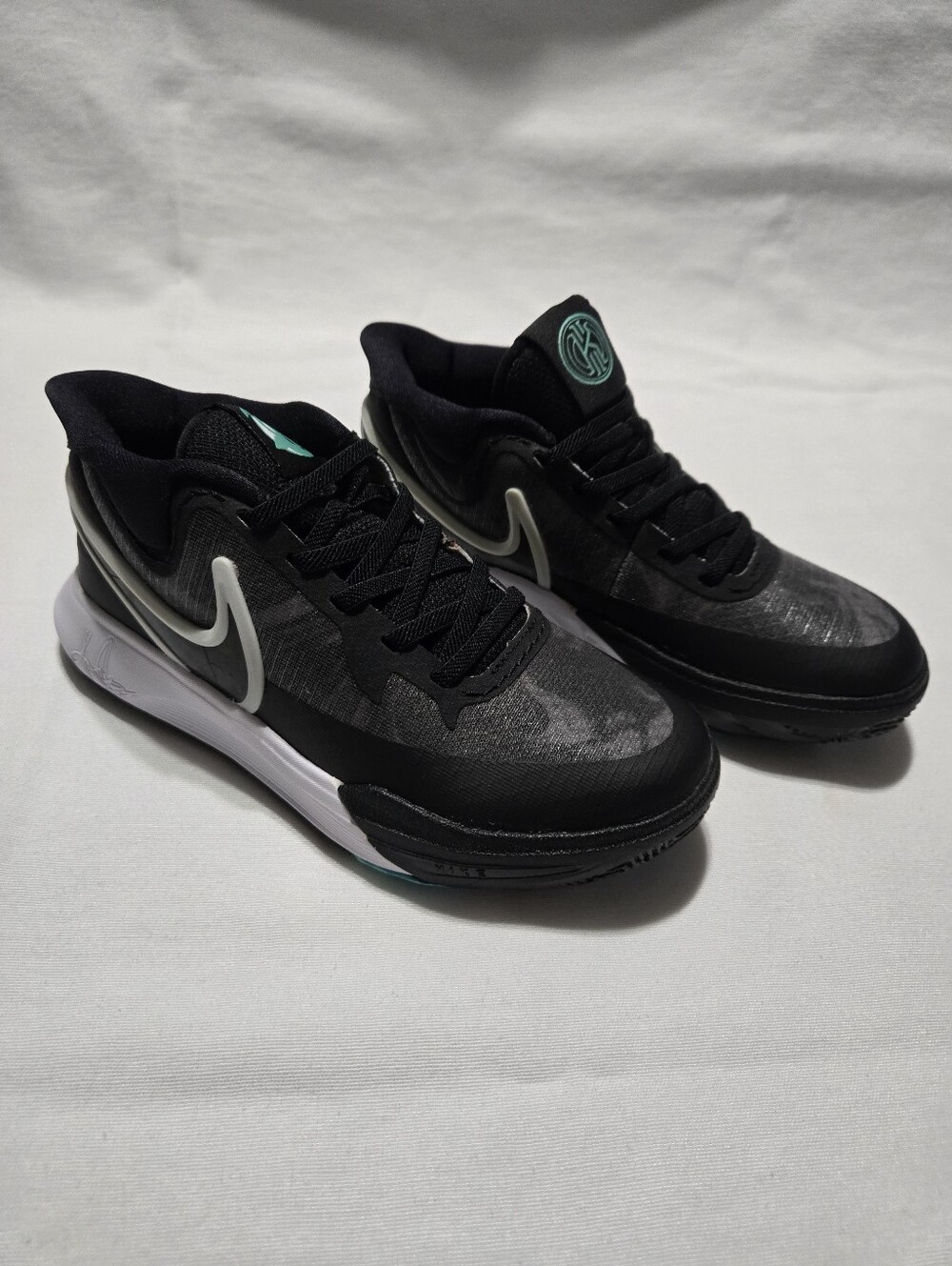 Nike Kyrie 8 Orca Kids Black And White Pull On Sneakers sz 13C